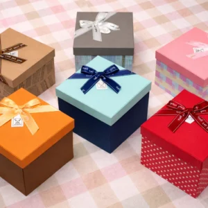 Hộp quà vuông cao cấp (8 x 8 x 8cm)