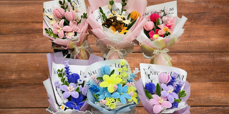 Hình ảnh hoa handmade kết hợp đèn LED tạo không gian ấm áp.